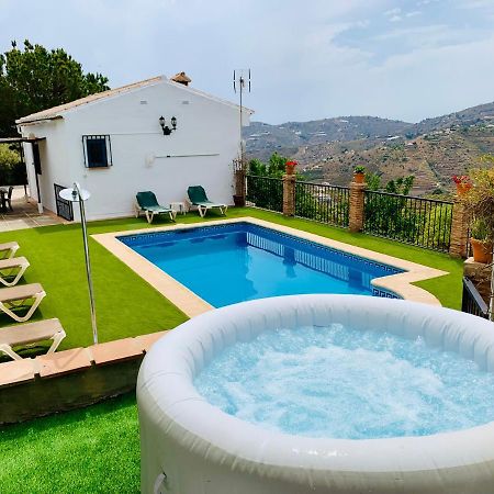 Villa En Frigiliana Con Piscina Y Jacuzzi ภายนอก รูปภาพ