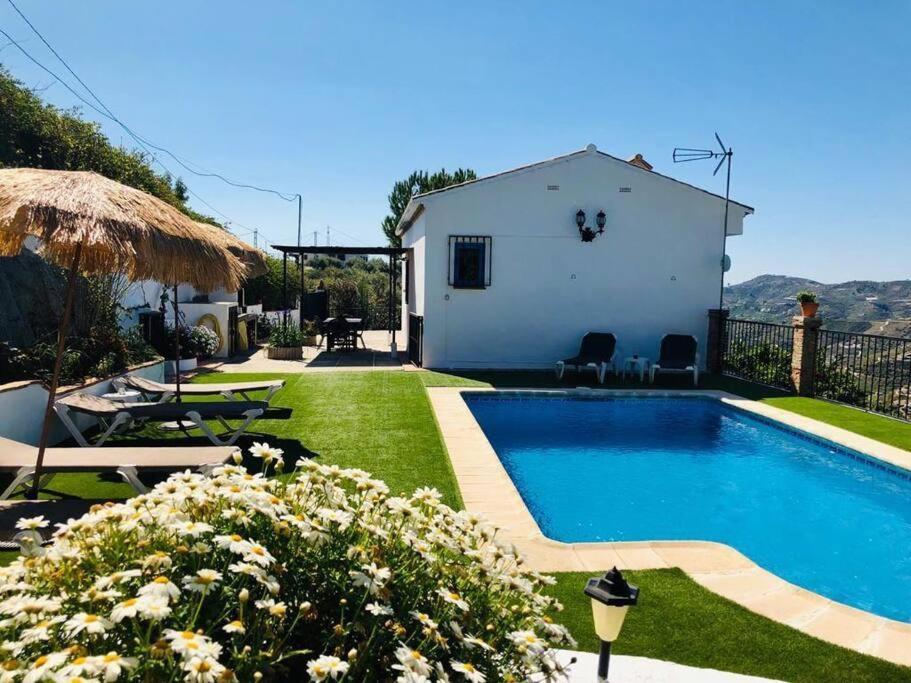 Villa En Frigiliana Con Piscina Y Jacuzzi ภายนอก รูปภาพ